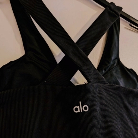 Alo Yoga Elevate Cris Cross Tank - Picture 6 of 6